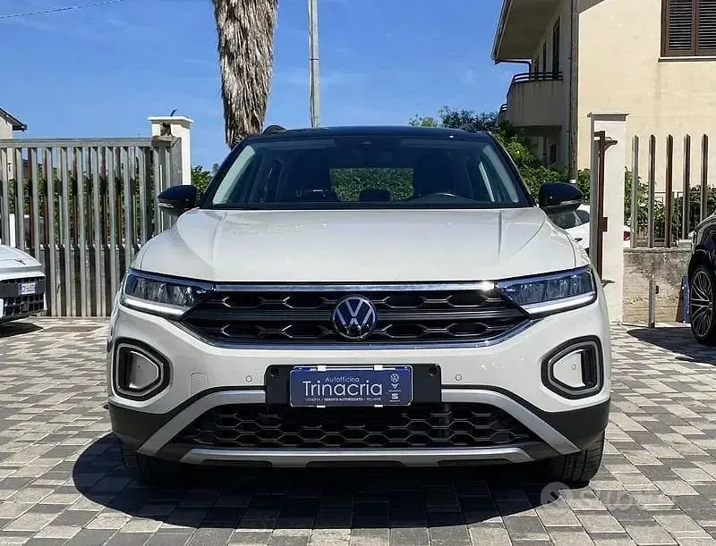Usata VW T-Roc Life 116 CV (85 kW) 2024 Nero SUV