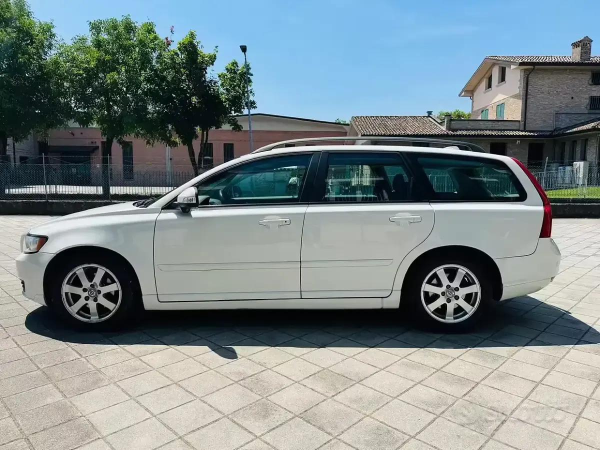 Usata Volvo V50 101 CV (74 kW) 2011 Bianco Station wagon