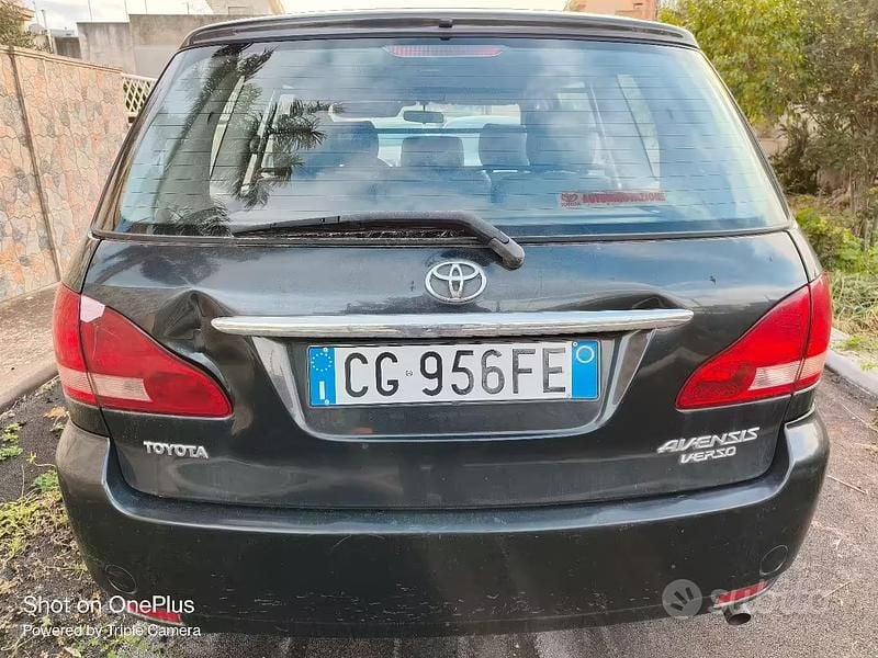 Usata Toyota Avensis Verso 116 CV (85 kW) 2003 Nero Monovolume