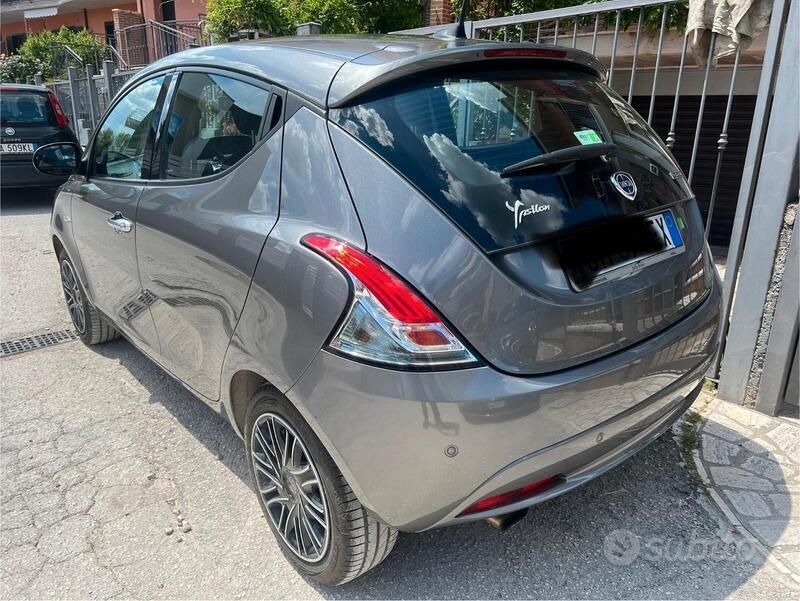 Usata Lancia Ypsilon 70 CV (51 kW) 2022 Grigio Utilitaria
