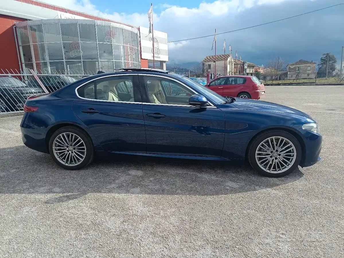 Usata Alfa Romeo Giulia 180 CV (132 kW) 2017 Blu Berlina