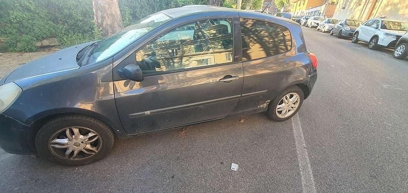 Usado Renault Clio II Authentique 65 CV (47 kW) 2007 Berlina