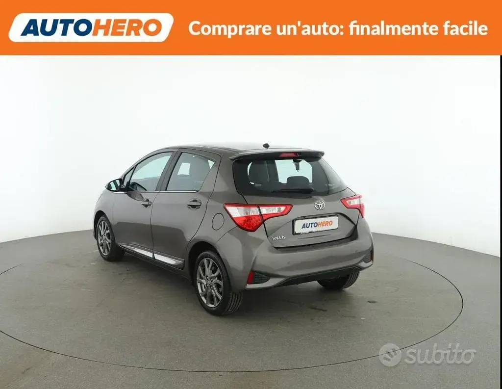 Occasion Toyota Yaris Lounge 70 ch (51 kW) 2017 Gris Berline