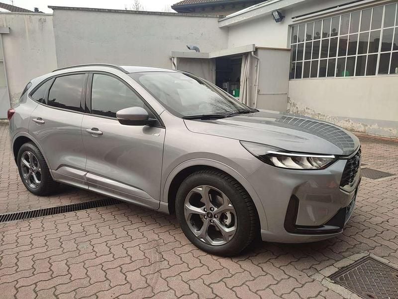 Usata Ford Kuga ST-Line 152 CV (111 kW) 2025 Argento SUV