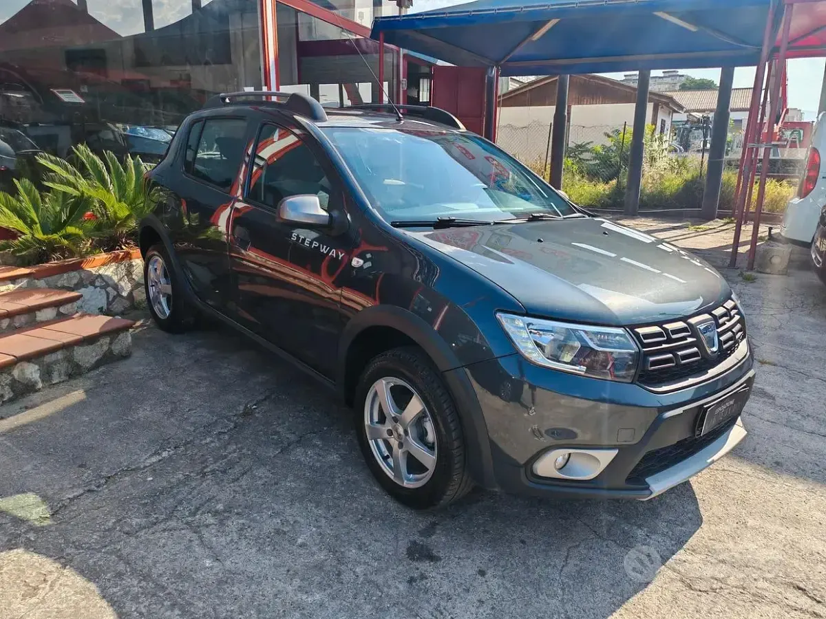 Usata Dacia Sandero Stepway 90 CV (66 kW) 2017 Grigio Berlina