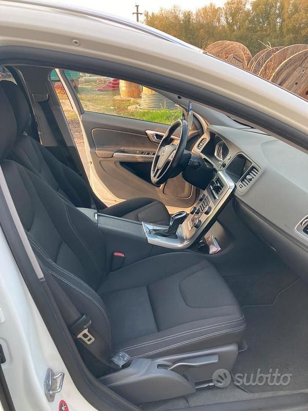 Usata Volvo V60 CC 150 CV (110 kW) 2016 Bianco Station wagon