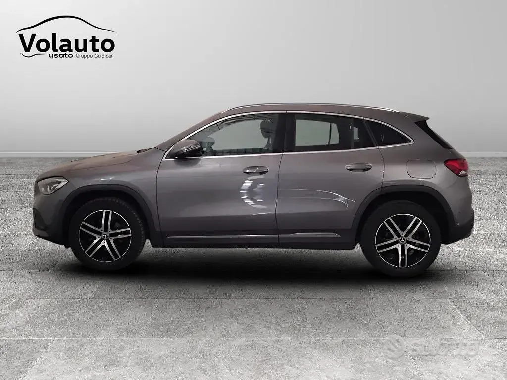 Usata Mercedes GLA180 116 CV (85 kW) 2022 Grigio SUV