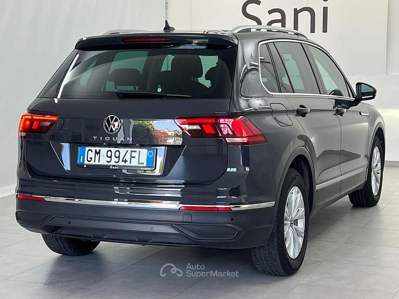Usado VW Tiguan Life 150 CV (110 kW) 2023 Gris SUV
