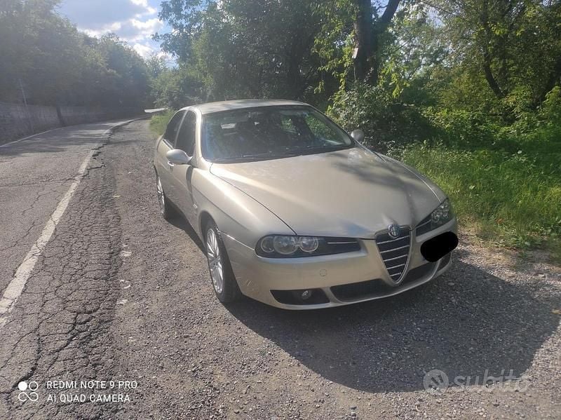 Usata 2004 Alfa Romeo 156 Distinctive Tre volumi | 2000 € (Buon prezzo) - Immagine 1/4