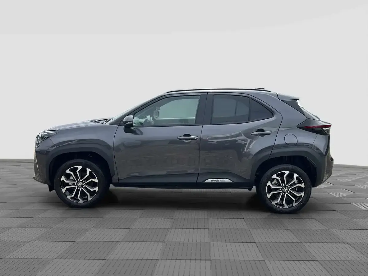 Usata Toyota Yaris Cross Trend 92 CV (67 kW) 2026 Dark grey SUV