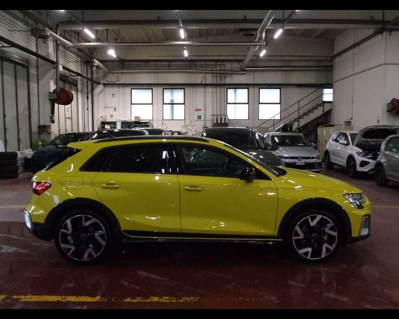 Usata Audi A3 150 CV (110 kW) 2024 Giallo pitone metallizzato Berlina