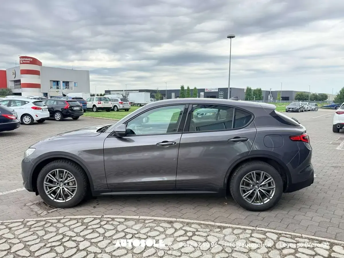 Usata Alfa Romeo Stelvio Business 160 CV (117 kW) 2022 Grigio SUV