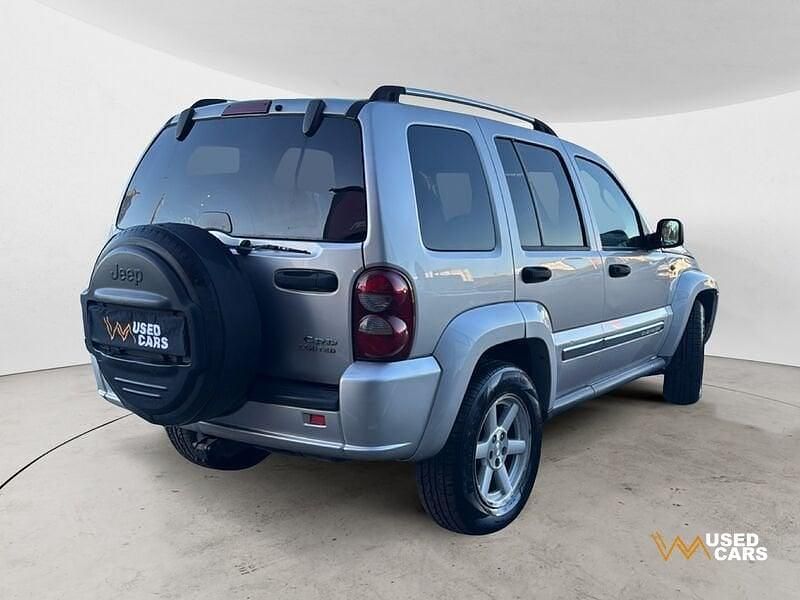 Usata Jeep Cherokee Sport 163 CV (119 kW) 2005 Argento SUV