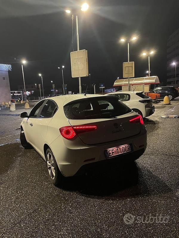 Usata Alfa Romeo Giulietta Distinctive 2010 Bianco Utilitaria