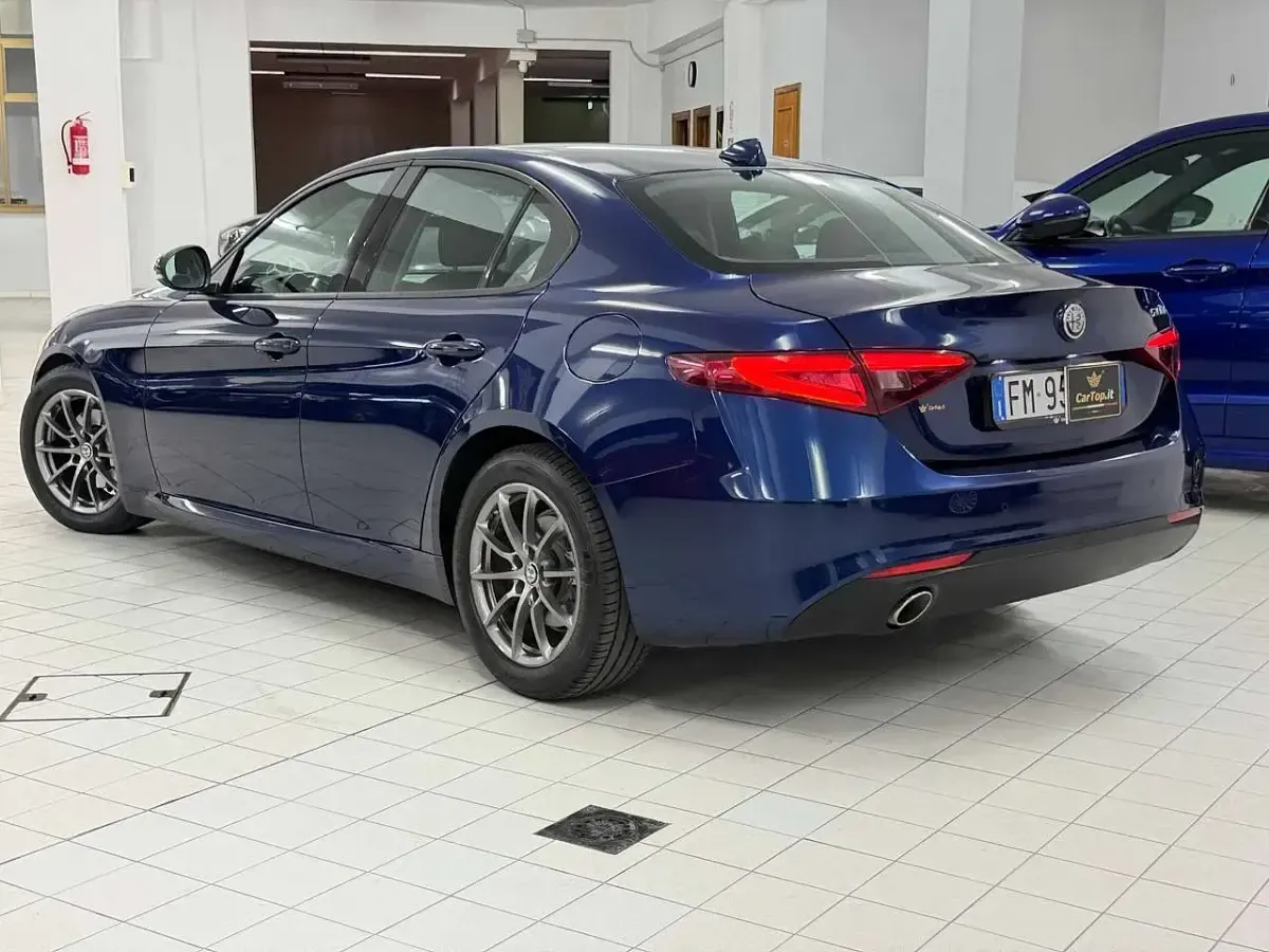 Usata Alfa Romeo Giulia Super 150 CV (110 kW) 2017 Blu montecarlo Berlina
