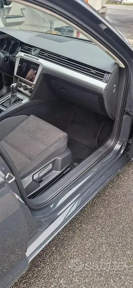 Usata VW Passat 120 CV (88 kW) 2019 Grigio Station wagon