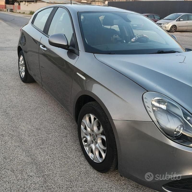 Usata Alfa Romeo Giulietta 120 CV (88 kW) 2017 Grigio Utilitaria