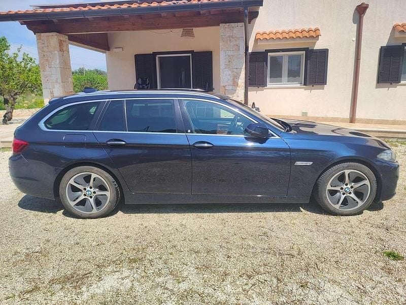 Usata BMW 520 Luxury Line 190 CV (139 kW) 2015 Blu/azzurro Station wagon