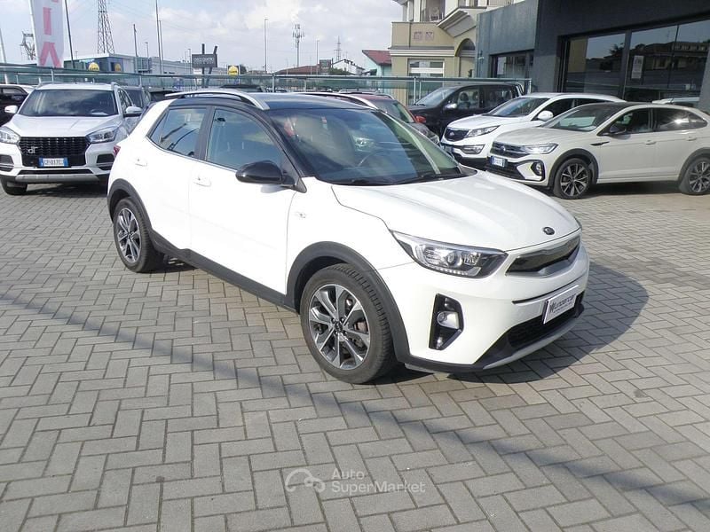 Usata Kia Stonic Style 101 CV (74 kW) 2019 Bianco SUV