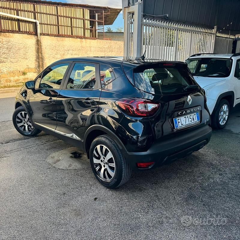 Usata Renault Captur 90 CV (66 kW) 2017 Nero SUV