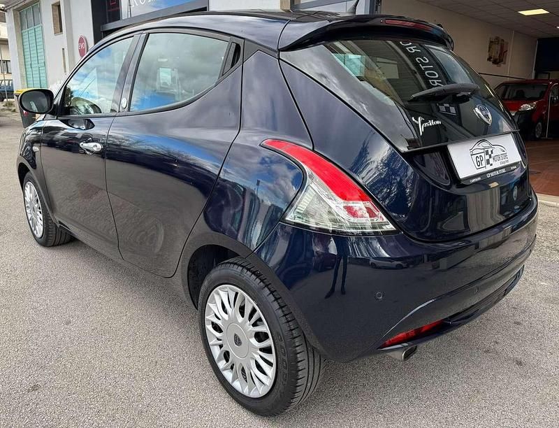 Usata Lancia Ypsilon Gold 69 CV (50 kW) 2017 Blu/azzurro Utilitaria
