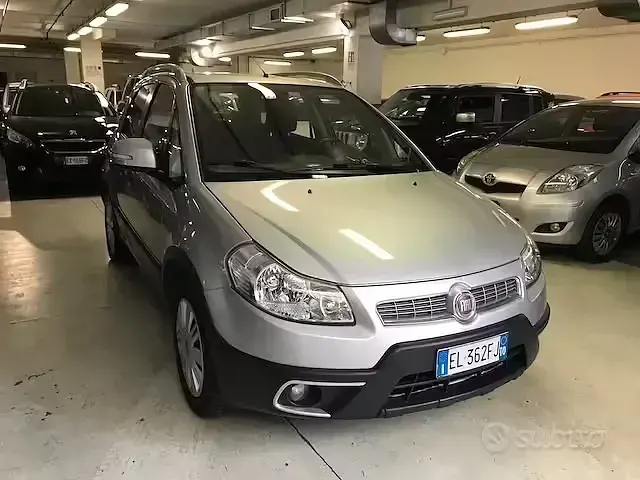 Usata Fiat Sedici Emotion 120 CV (88 kW) 2012 Grigio SUV