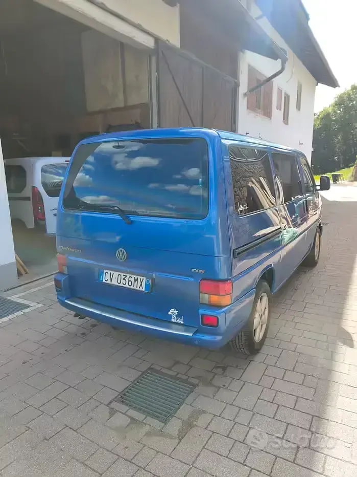Usata VW Multivan 151 CV (111 kW) 2001 Bluazzurro Monovolume
