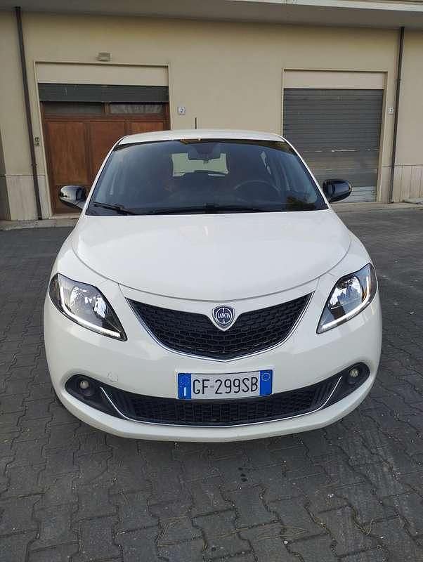 Usata Lancia Ypsilon Silver 69 CV (50 kW) 2021 Utilitaria