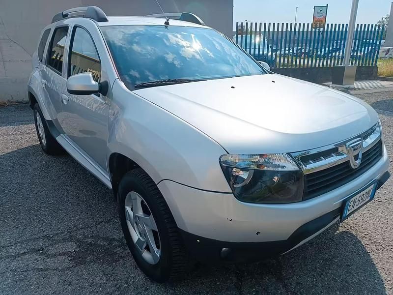 Usata Dacia Duster Lauréate 104 CV (76 kW) 2012 Argento SUV