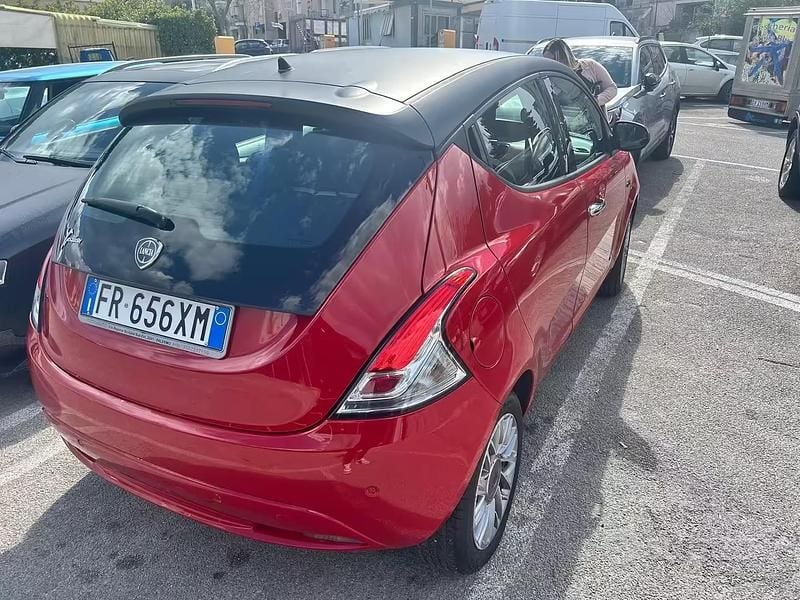 Usata Lancia Ypsilon 69 CV (50 kW) 2013 Rosso Utilitaria