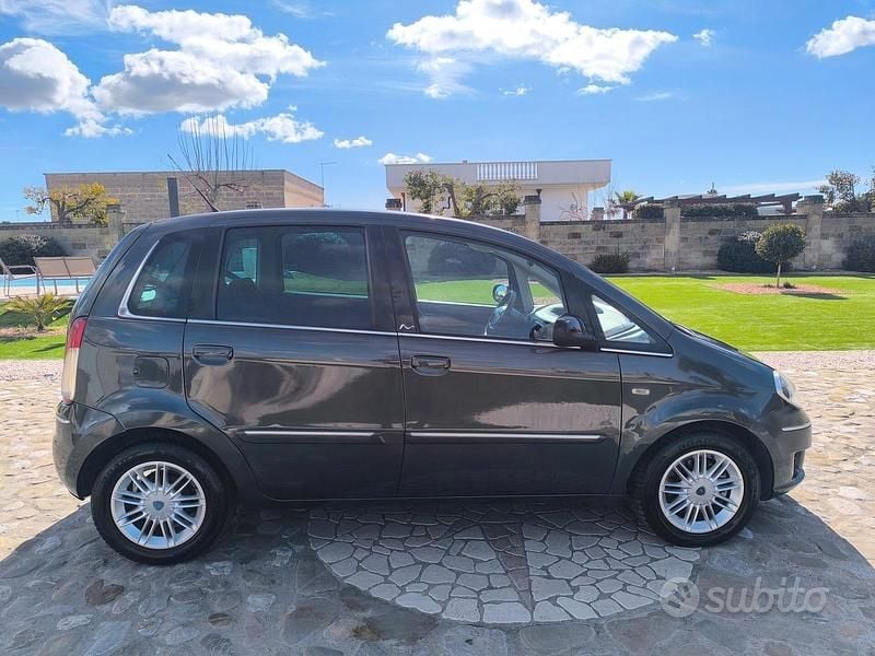 Usata Lancia Musa 95 CV (69 kW) 2010 Grigio Monovolume