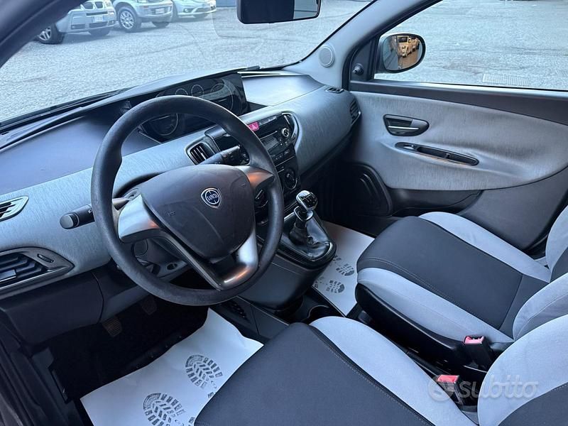 Usata Lancia Ypsilon Silver 69 CV (50 kW) 2014 Grigio Utilitaria