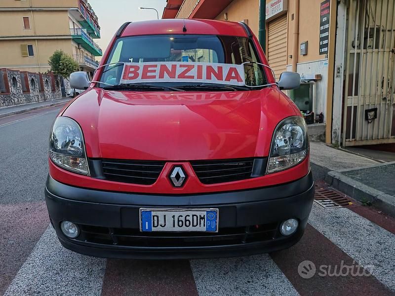 Rosso Usata 2007 Renault Kangoo Luxe Tre volumi | 1900 € (Buon prezzo) - Immagine 1/4
