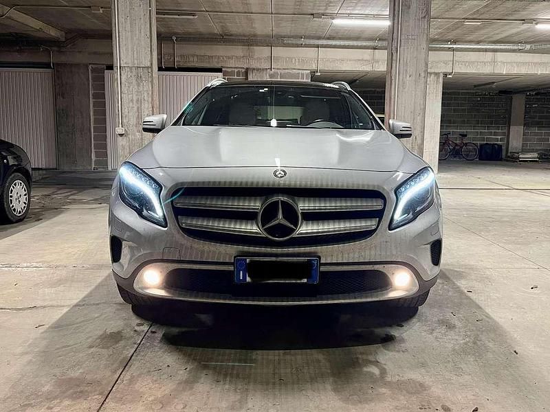 Usata Mercedes GLA200 136 CV (100 kW) 2016 Argento SUV