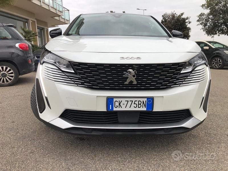 Usata Peugeot 3008 Allure 131 CV (96 kW) 2022 Bianco SUV
