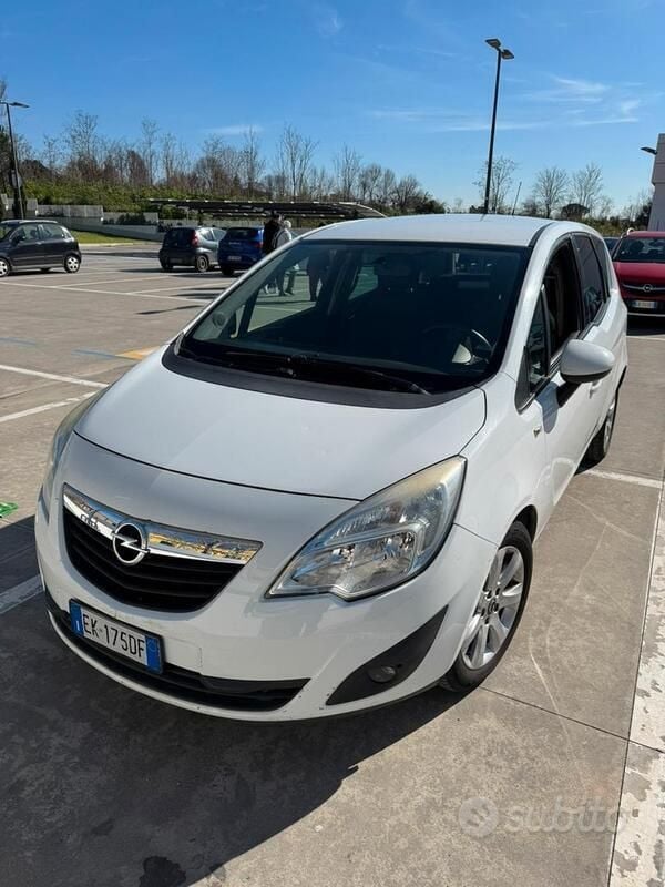 Bianco Usata 2012 Opel Meriva Monovolume | 2500 € (Super prezzo) - Immagine 1/4
