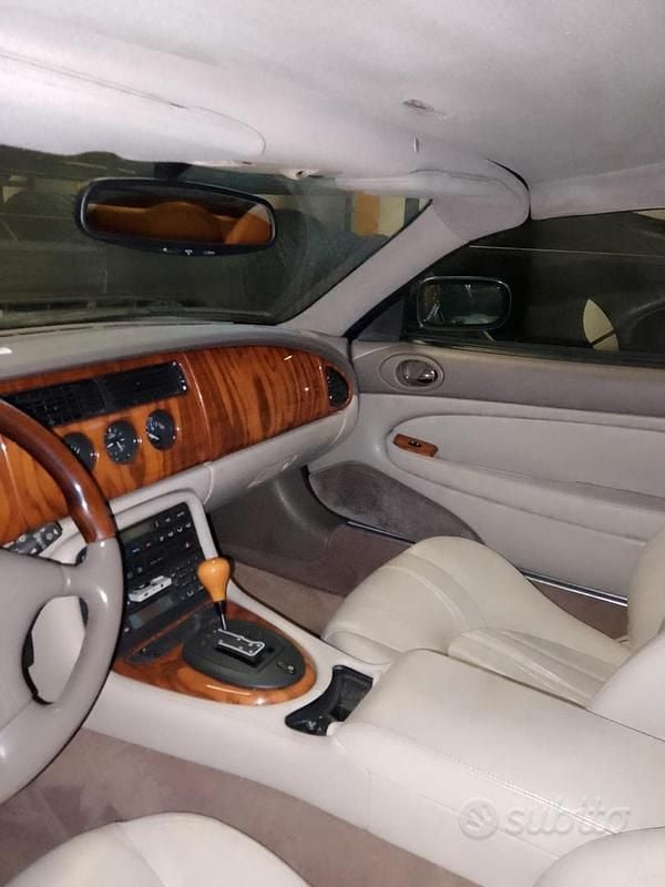 Usata Jaguar XK8 363 CV (266 kW) 1999 Blu Cabrio