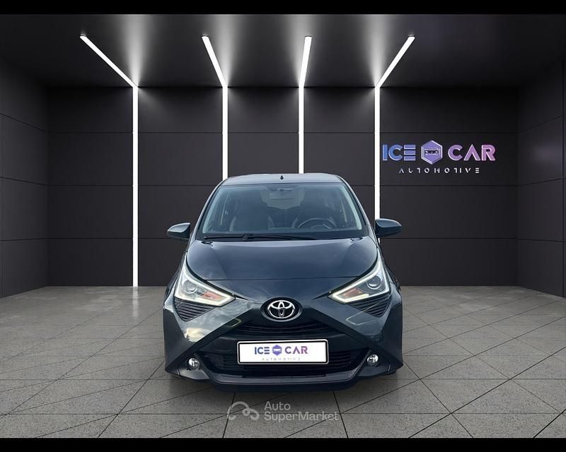 Usata Toyota Aygo Connect Style 72 CV (52 kW) 2019 Grigio Utilitaria