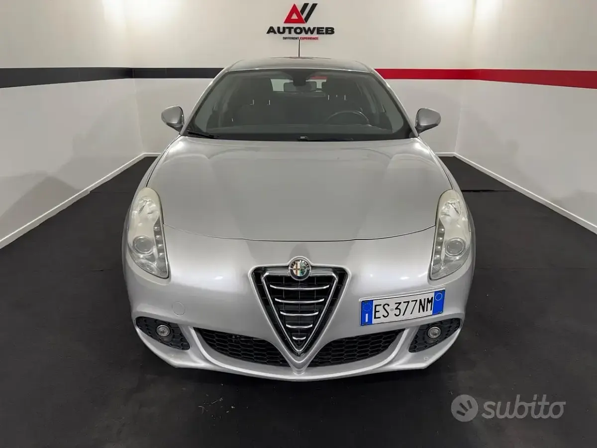 Usata Alfa Romeo Giulietta Exclusive 105 CV (77 kW) 2013 Grigio Utilitaria