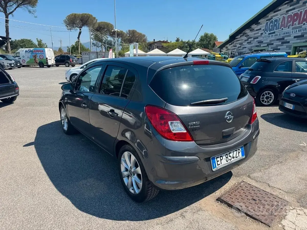 Usata Opel Corsa 86 CV (63 kW) 2013 Grigio Utilitaria