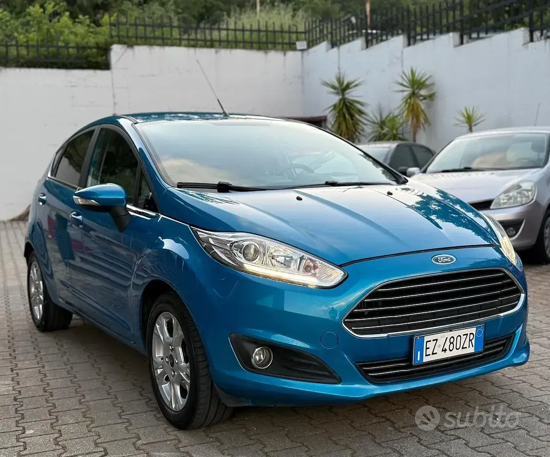 Usata Ford Fiesta Business Edition 75 CV (55 kW) 2015 Blu Utilitaria