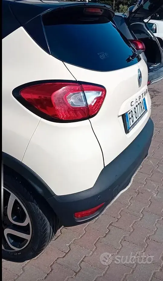 Usata Renault Captur 90 CV (66 kW) 2016 Giallo SUV