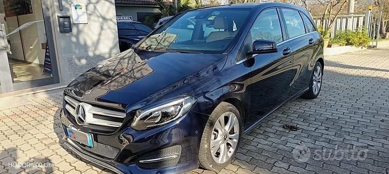 Usata Mercedes B180 108 CV (79 kW) 2018 Blu Monovolume