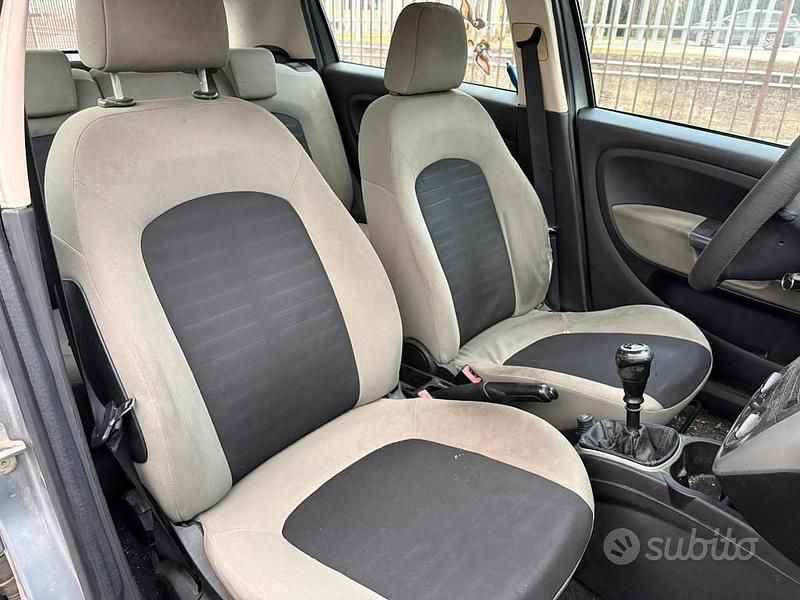 Usado Fiat Grande Punto Dynamic 75 HP (55 kW) 2006 Cinzento Citadino