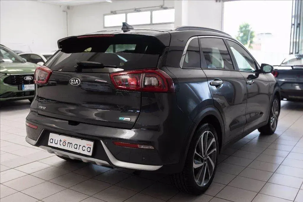 Usata Kia Niro Urban 141 CV (103 kW) 2018 Grigio metallizzato SUV