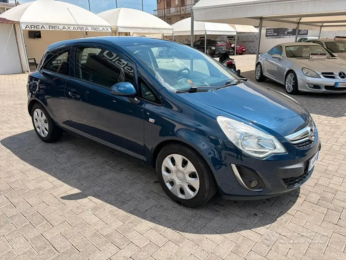 Usata Opel Corsa 85 CV (62 kW) 2011 Bluazzurro Utilitaria