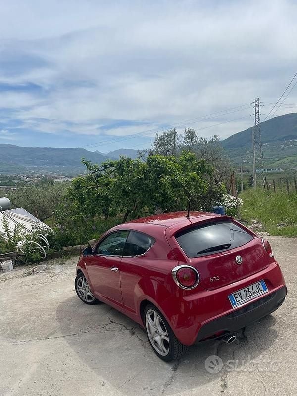 Usado Alfa Romeo MiTo 85 CV (62 kW) 2013 Rojo Utilitario