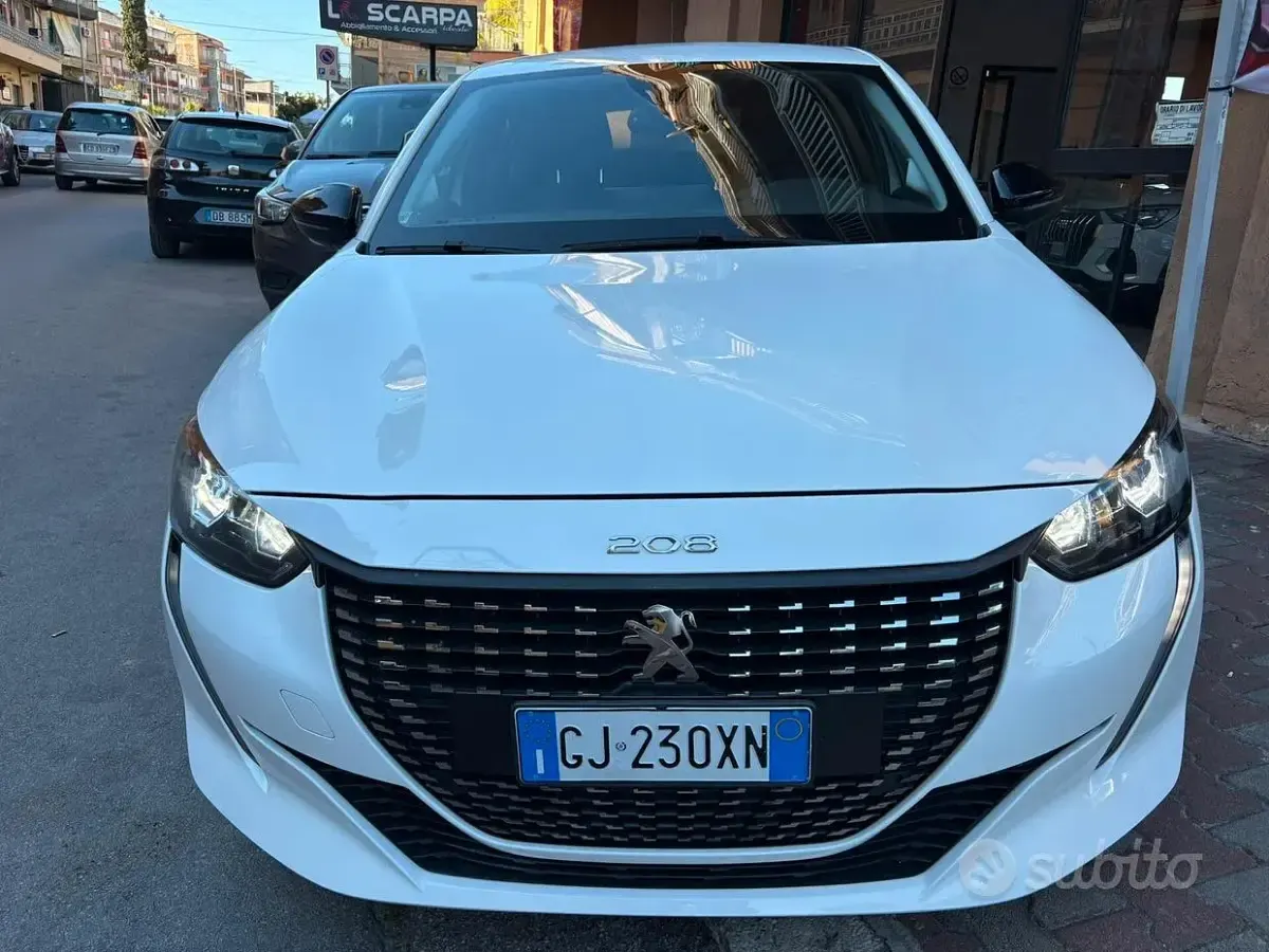 Usata Peugeot 208 Allure 102 CV (75 kW) 2022 Bianco Utilitaria