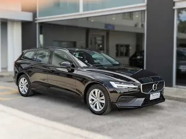 Usata Volvo V60 145 CV (106 kW) 2022 Nero Station wagon