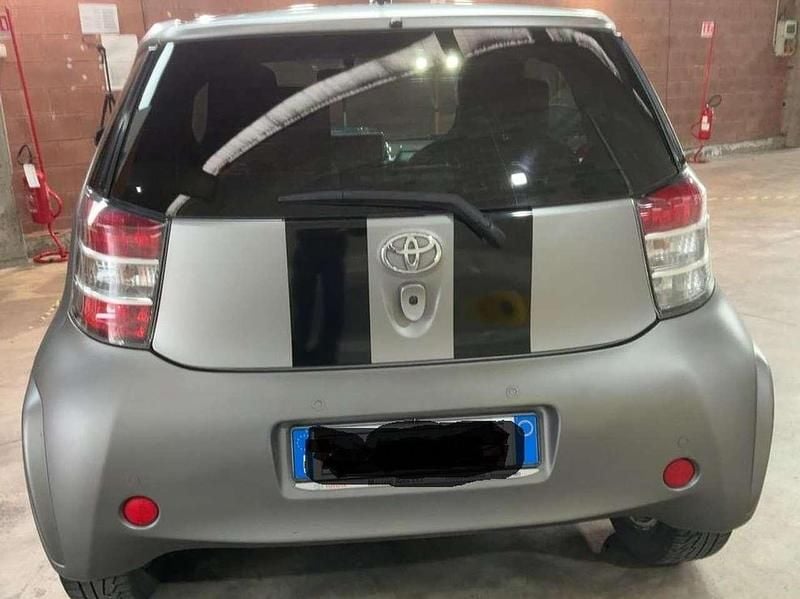Usata Toyota iQ Lounge 68 CV (50 kW) 2010 Grigio opaco Utilitaria